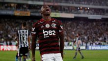 Vila Nova contrata atacante campeão da Libertadores pelo Flamengo