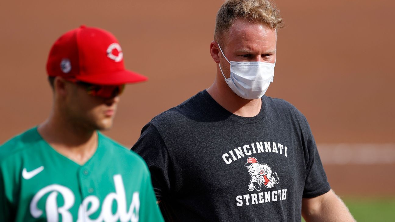 VIDEO: Reds Players Lift Weights in Dugout to Looked Jacked in New Jerseys