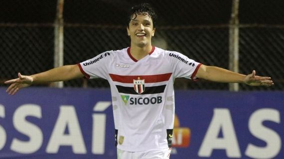 Jovem do Botafogo-SP que ajudou Corinthians 'bomba' nas redes, é fã de Kaká e pertence ao Athletico-PR