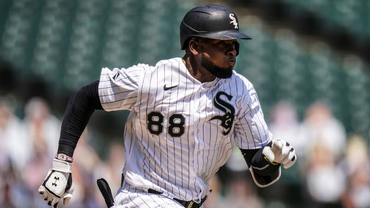 Luis Robert looking 💯. #SoxFest2019 - Chicago White Sox