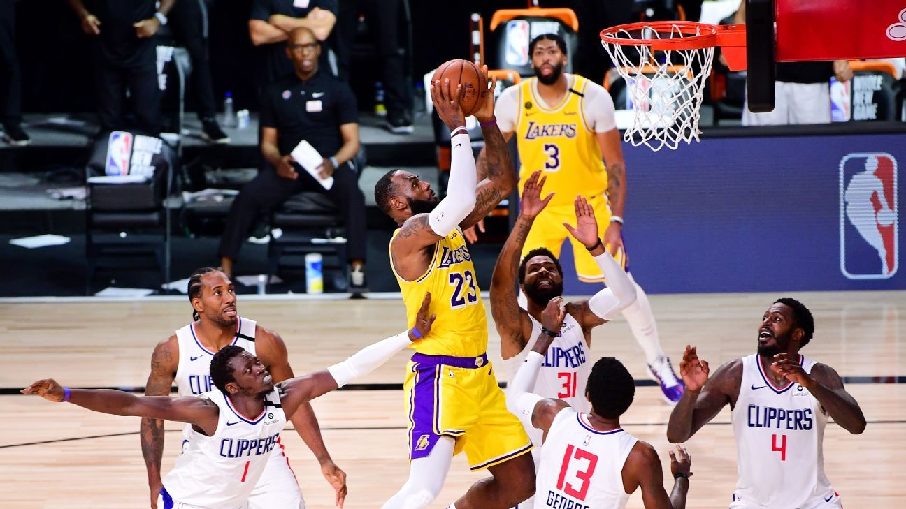 Alex Caruso throws down a ridiculous putback dunk that even shocks LeBron