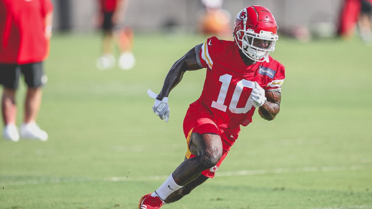 Tyreek Hill abandona práctica de los Kansas City Chiefs con lesión