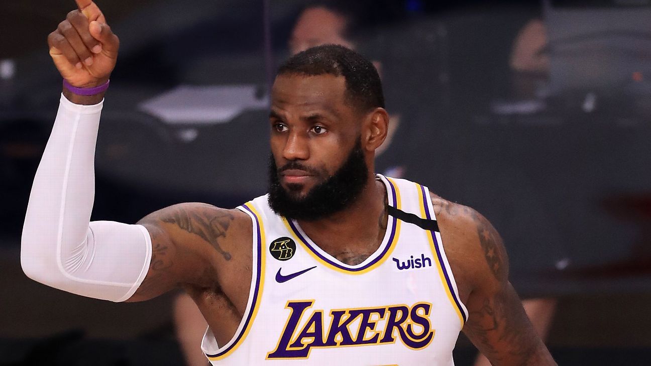 In playoff win No. 162, Lakers' LeBron James blocks 4 shots in 1