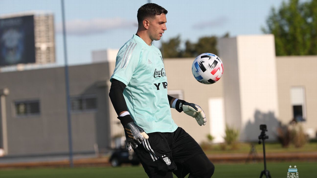 Miguel Santoro "Emiliano Martínez la peleó mucho para llegar donde