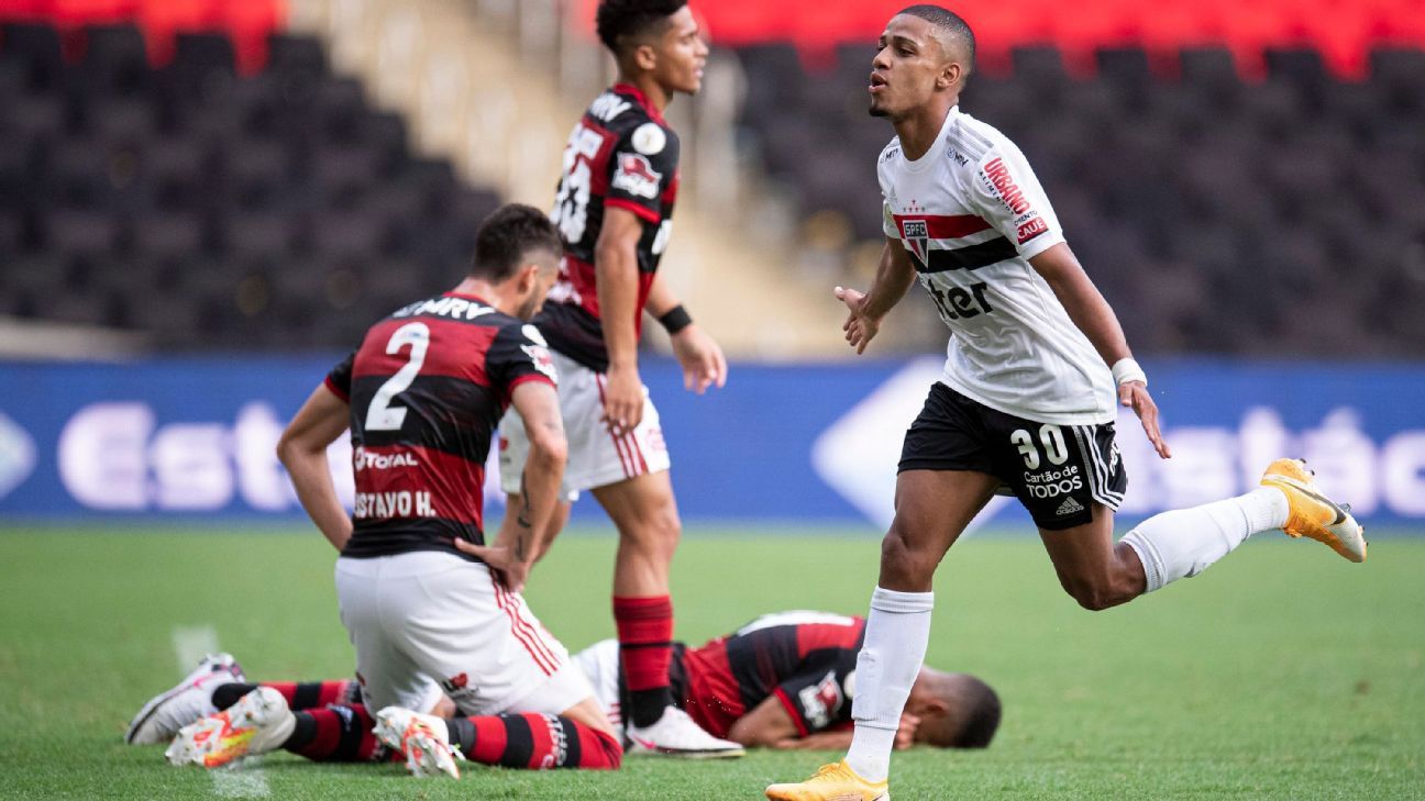 Brasileiro: São Paulo goleia Flamengo por 4 a 1 no Maracanã; Tiago Volpi  defende dois pênaltis