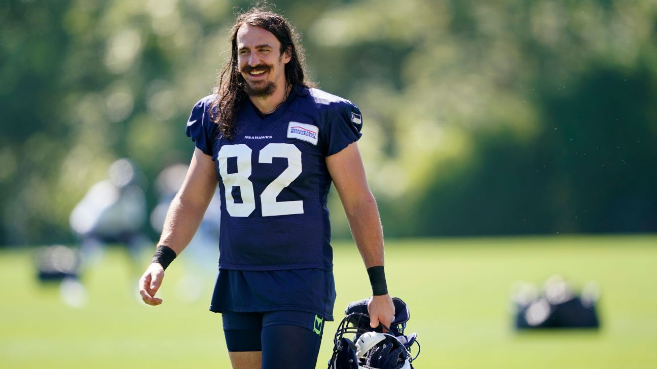 TE Jacob Hollister returns to Seahawks as practice squad member