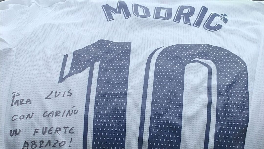 El Real Madrid presenta nueva camiseta y 'se olvida' de Modric