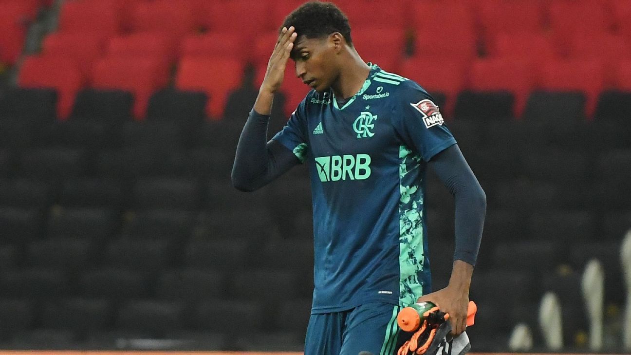 Entrevista: Hugo Souza fala sobre desafios vividos no Flamengo e humildade necessária.