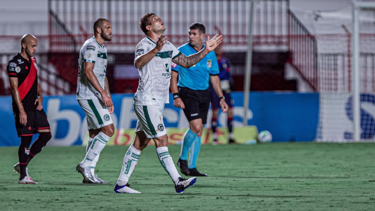 Flamengo reencontra Rafael Moura, que já cutucou o clube por ser carrasco: É minha vítima, um freguês
