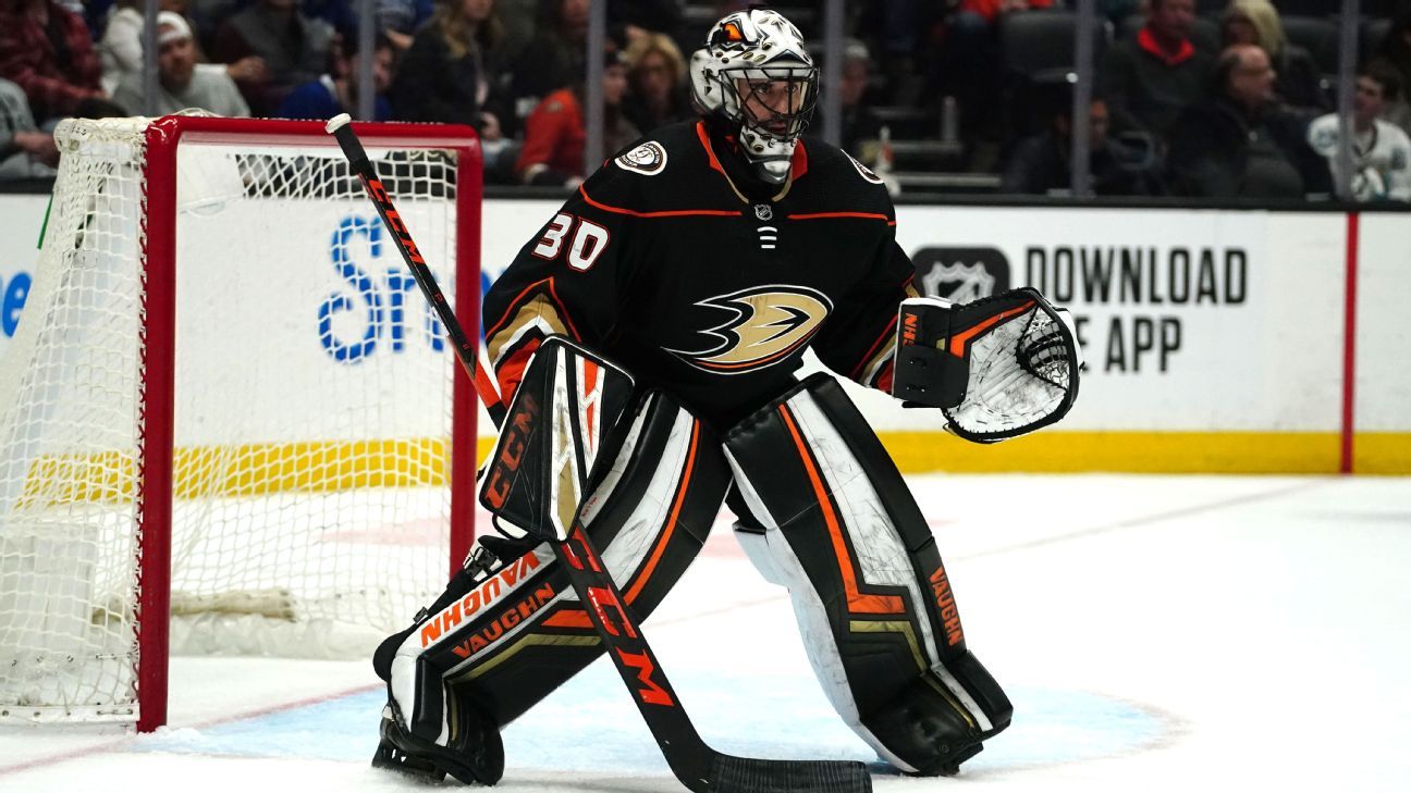 Ryan Miller wins final home start in Ducks' triumph over Kings - Los  Angeles Times