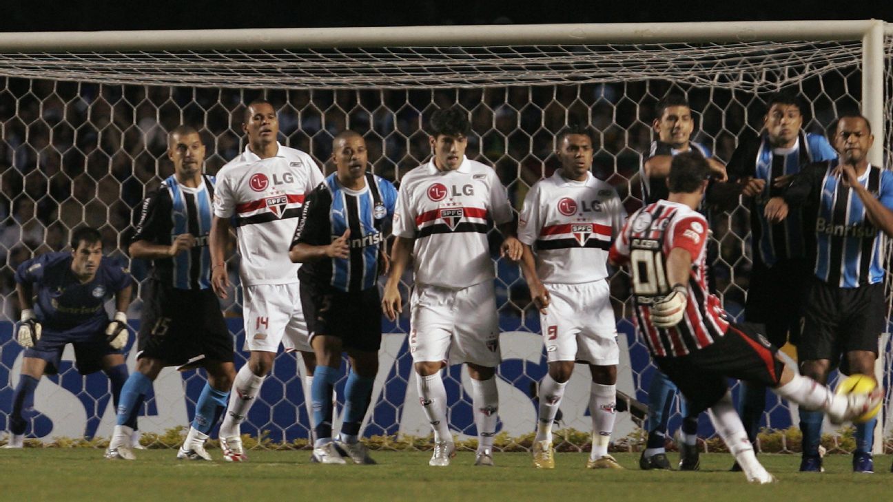 São Paulo vence o Grêmio com tranquilidade no Morumbi - Esportes - R7  Futebol