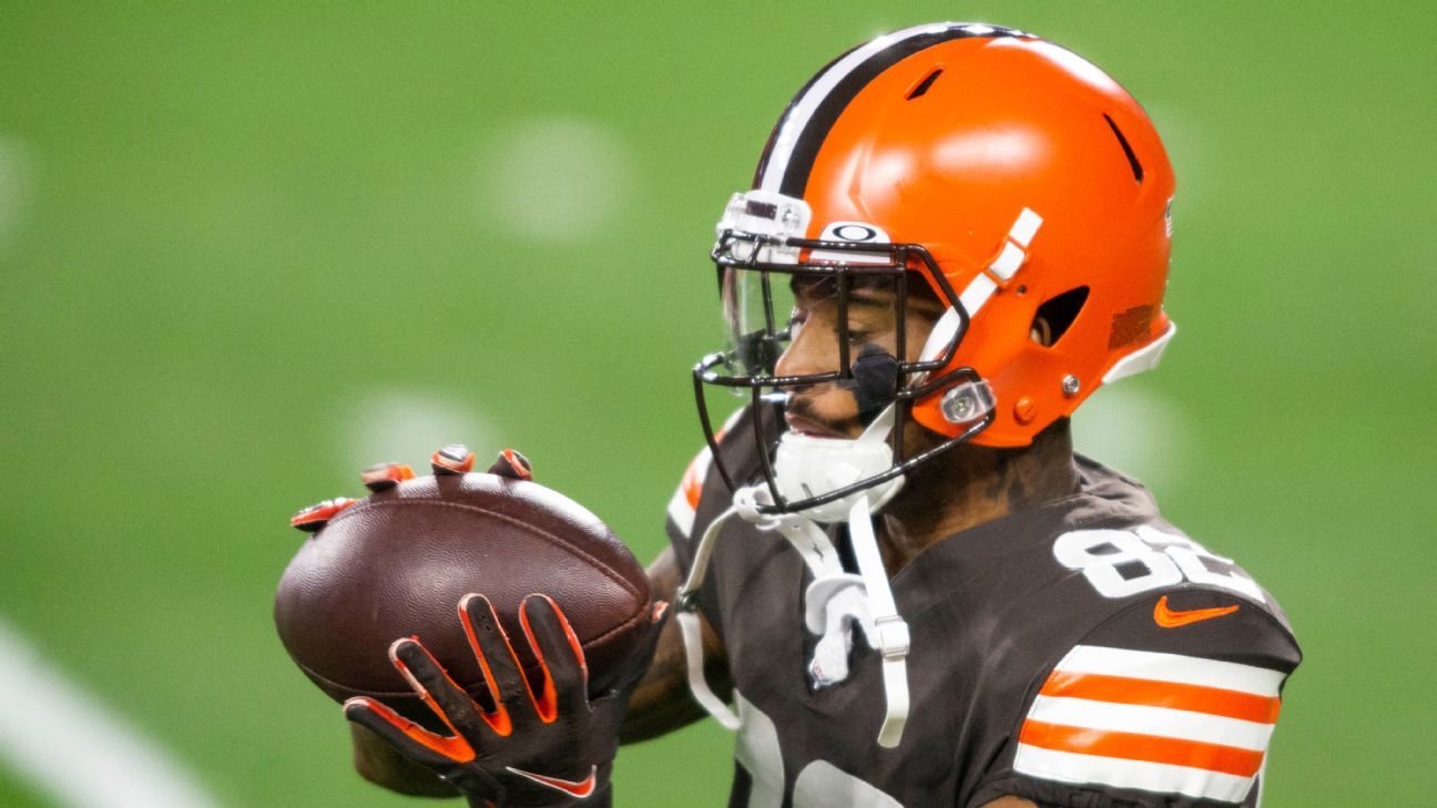 Cleveland Browns' Rashard Higgins (82) runs before an NFL football game  against the Cincinnati Bengals, Sunday, Oct. 25, 2020, in Cincinnati. (AP  Photo/Michael Conroy Stock Photo - Alamy