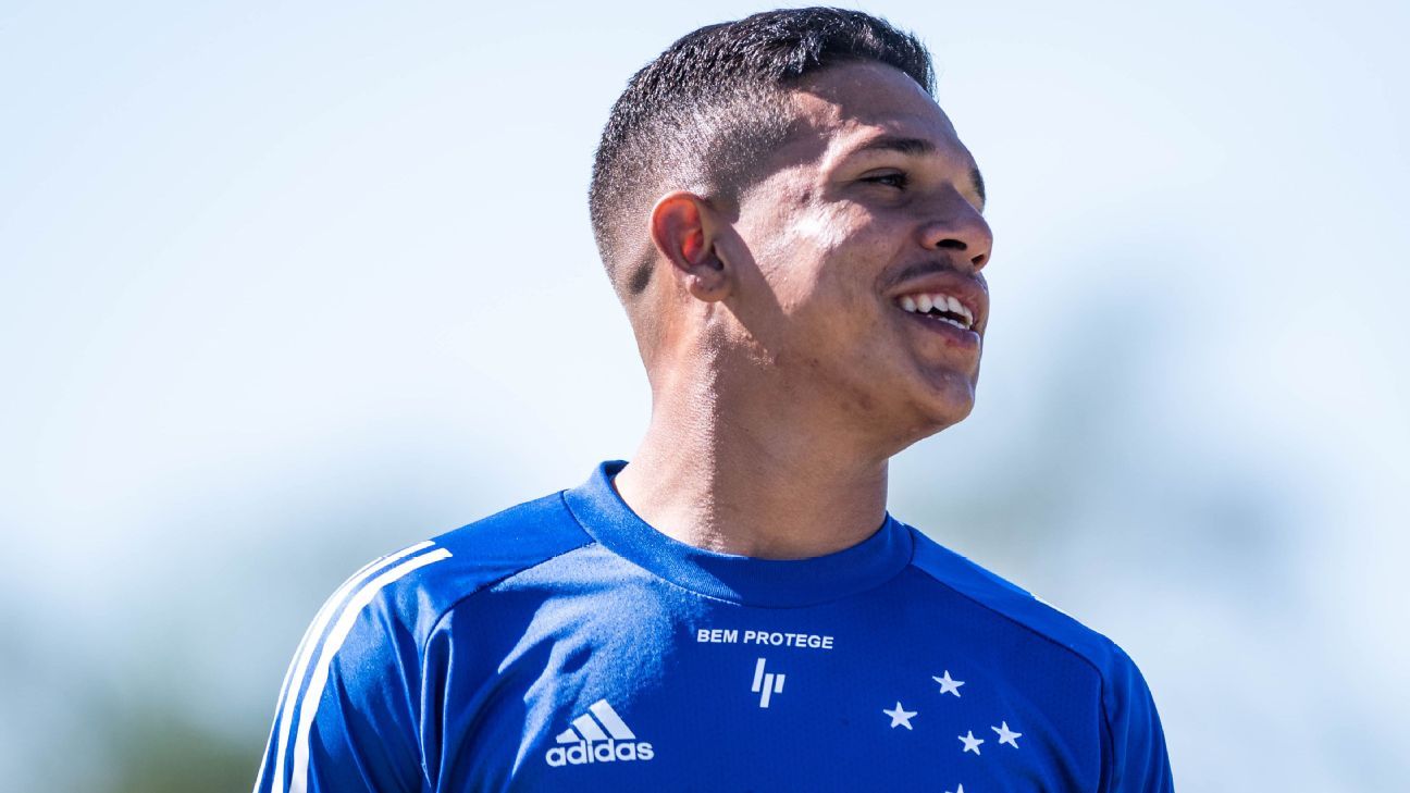 Jadsom não aparece em treino e busca rescisão com Cruzeiro na Justiça