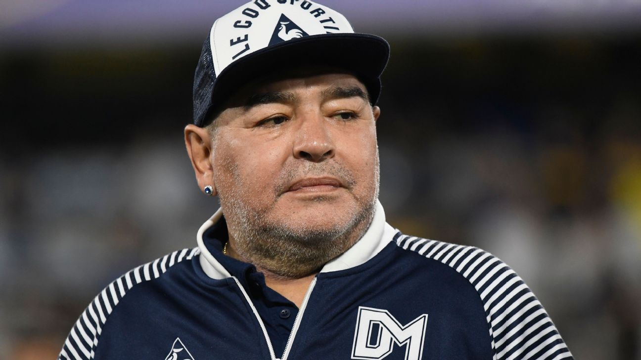 Maradona deixa anel da sorte avaliado em R$ 1,5 milhão de herança -  11/12/2020 - UOL Esporte