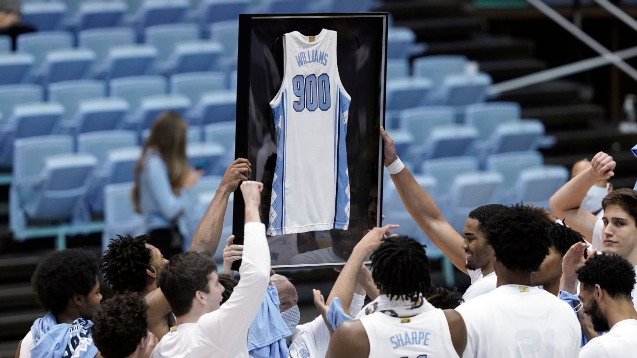 North Carolina’s Roy Williams Tar Heels achieves 900 wins