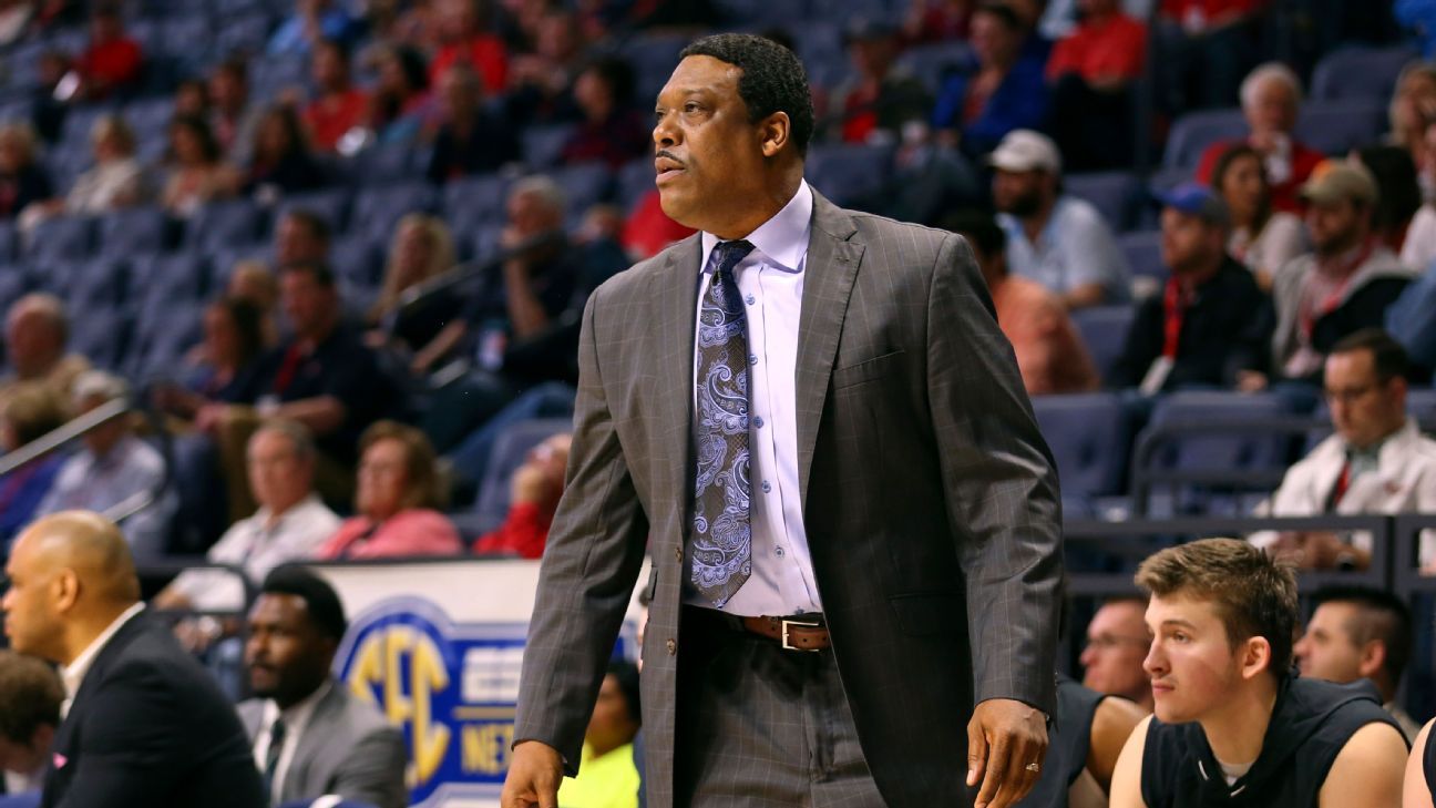 South Carolina state bulldogs hire Tony Madlock as new male basketball coach