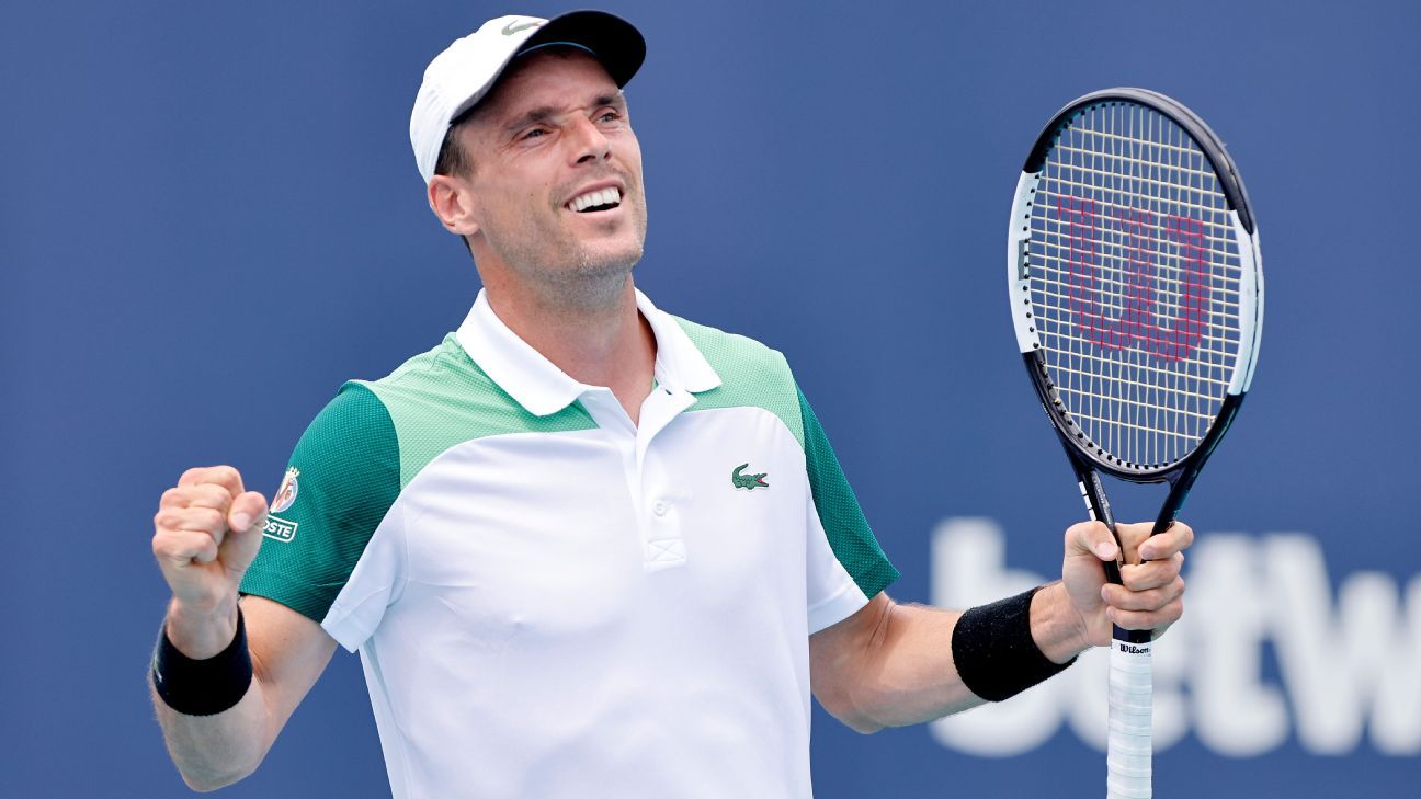 Specialiteit nicotine Oeps Roberto Bautista Agut survives to oust John Isner in 3 sets at Miami Open