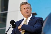 Mavericks CEO Welts retiring again, to be replaced by team president Casson