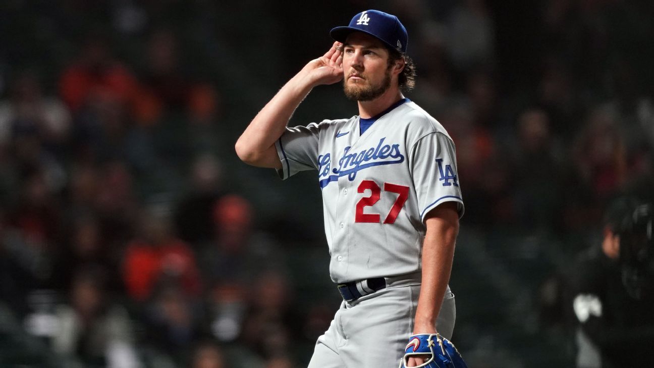 Los Angeles Dodgers' Trevor Bauer eggs on booing San Francisco