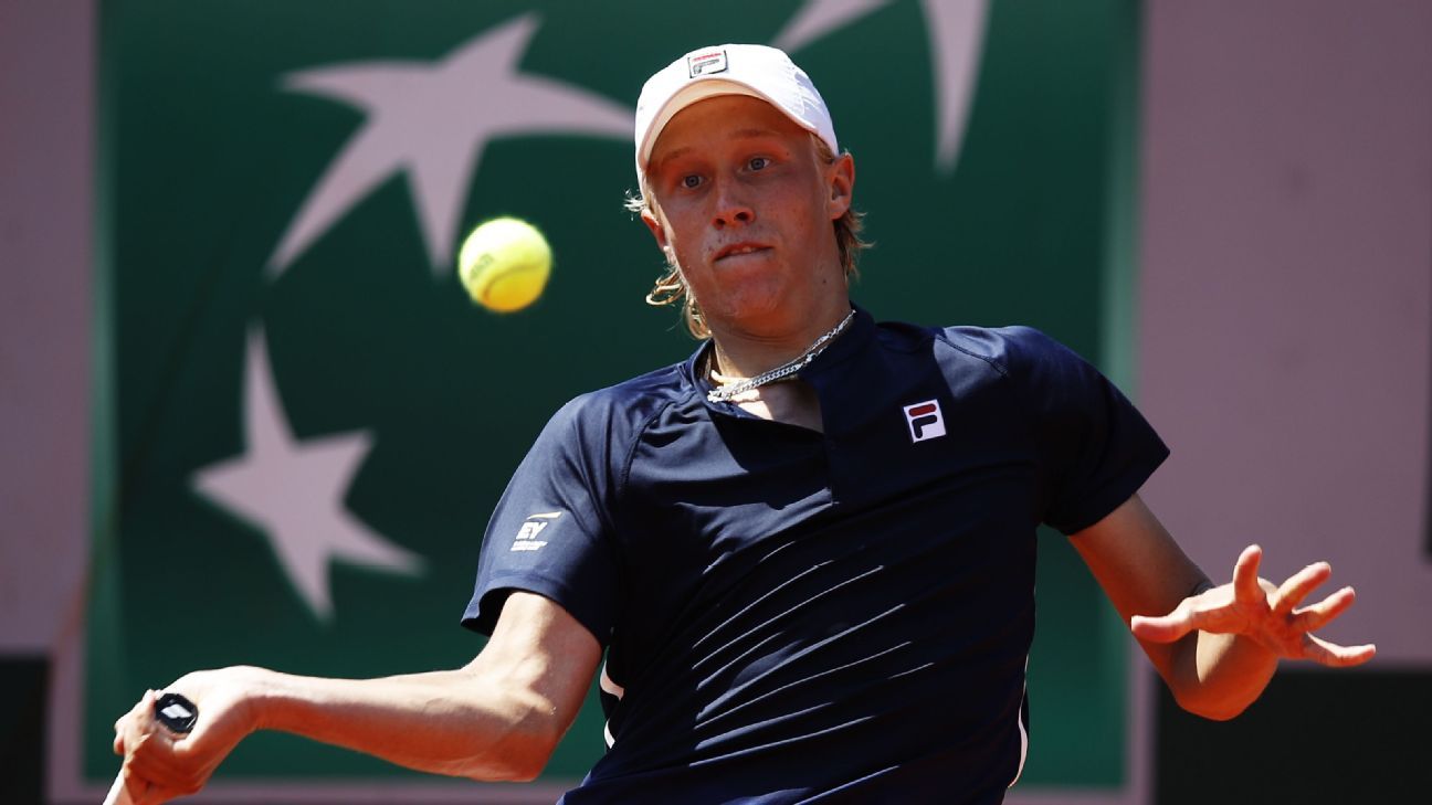 Leo Borg, son of Bjorn Borg, wins Grand Slam junior debut at