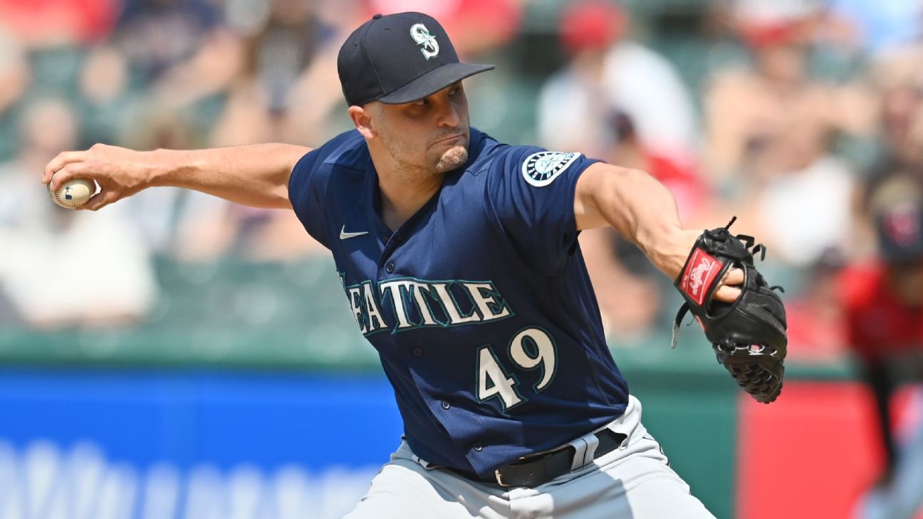 Seattle Mariners third baseman Abraham Toro, left, is late with