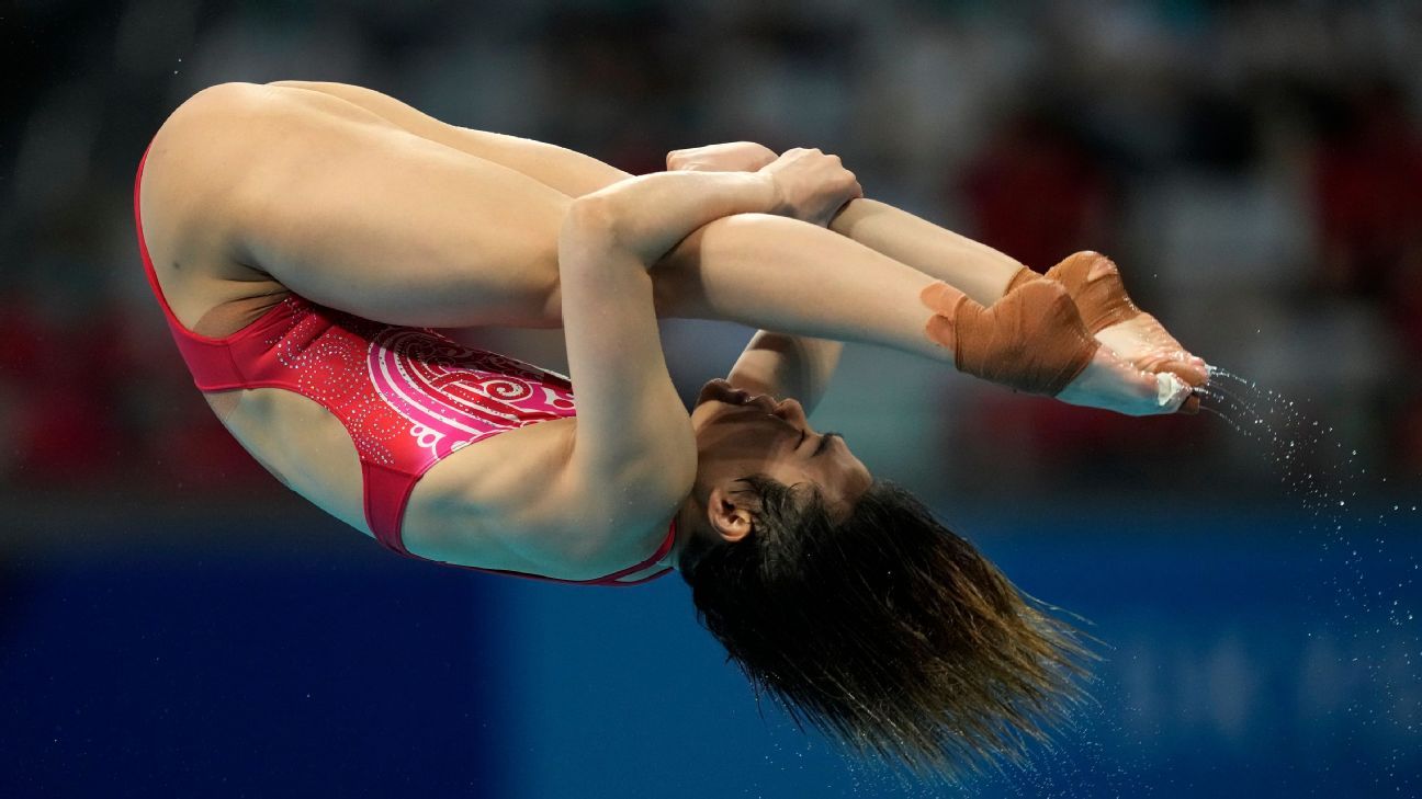 Shi Tingmao of China completes Olympic 3-meter diving sweep