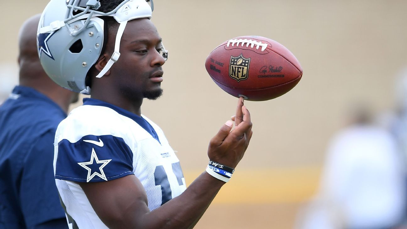 Dallas Cowboys' Michael Gallup, left, and CeeDee Lamb, rightr