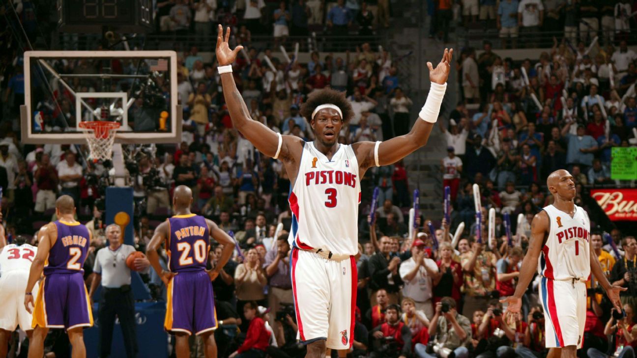 Ben Wallace of the USA Basketball Men's Championship Team grabs a