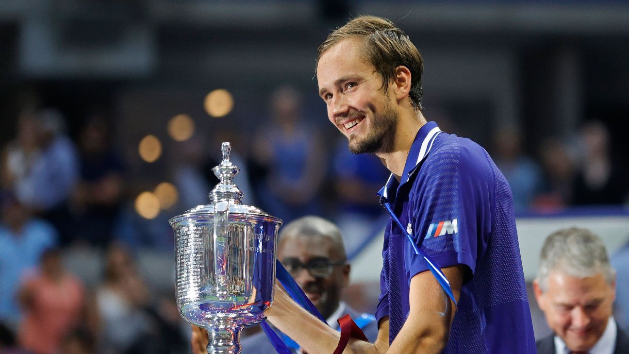 Daniil Medvedev ends Novak Djokovic win streak at 20 matches - ESPN