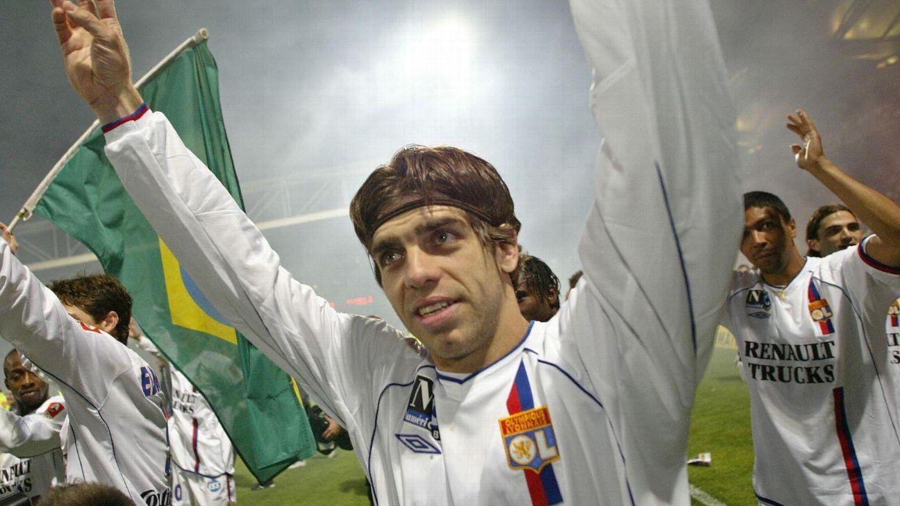 Juninho  Pernambucano é ídolo do Lyon, da França - (Foto: Internet)