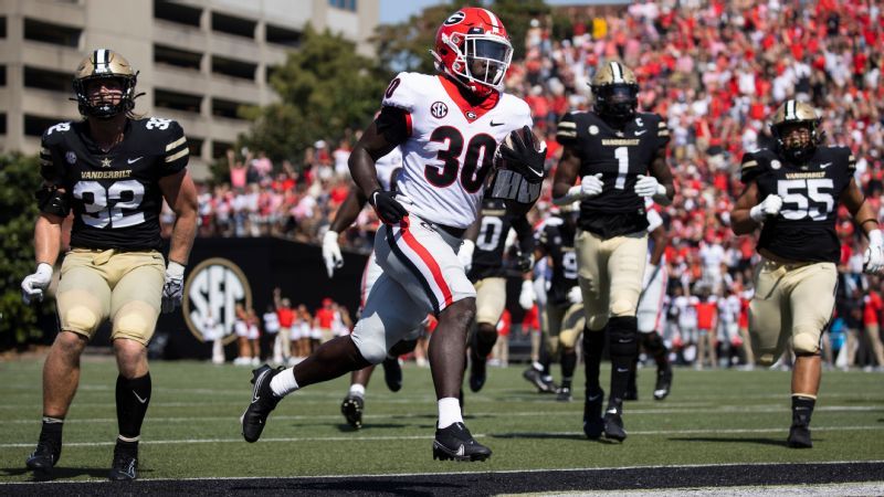 Daniels plays quarter as No. 2 Georgia dominates Vandy 62-0