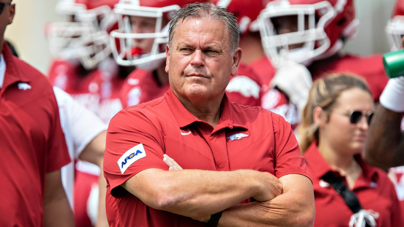 Arkansas’ Pittman gets new contract through ’26