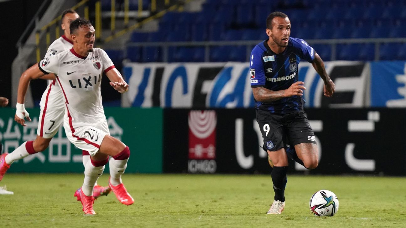 Atacante Leandro Pereira conquista o 15° campeonato iraniano pelo  Persepolis FC. - Hojemais de Três Lagoas MS