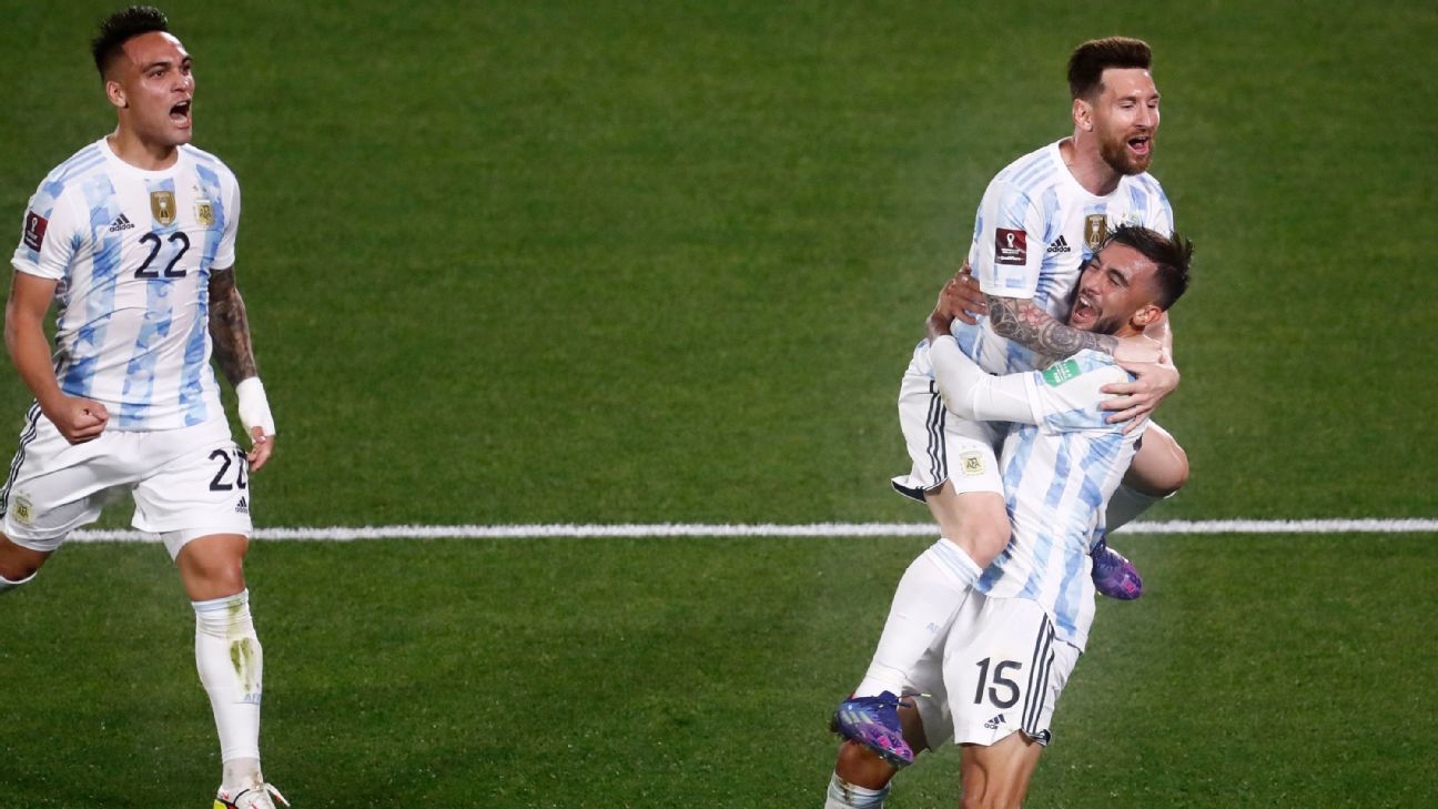 ¿Entre sus goles más extraños? Lionel Messi intentó un pase y terminó en el 1-0 de Argentina ante Uruguay