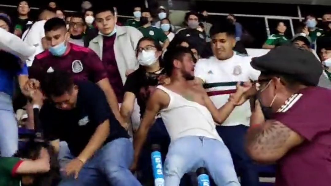 Se registró pelea en las gradas del Azteca al finalizar el México vs. Honduras