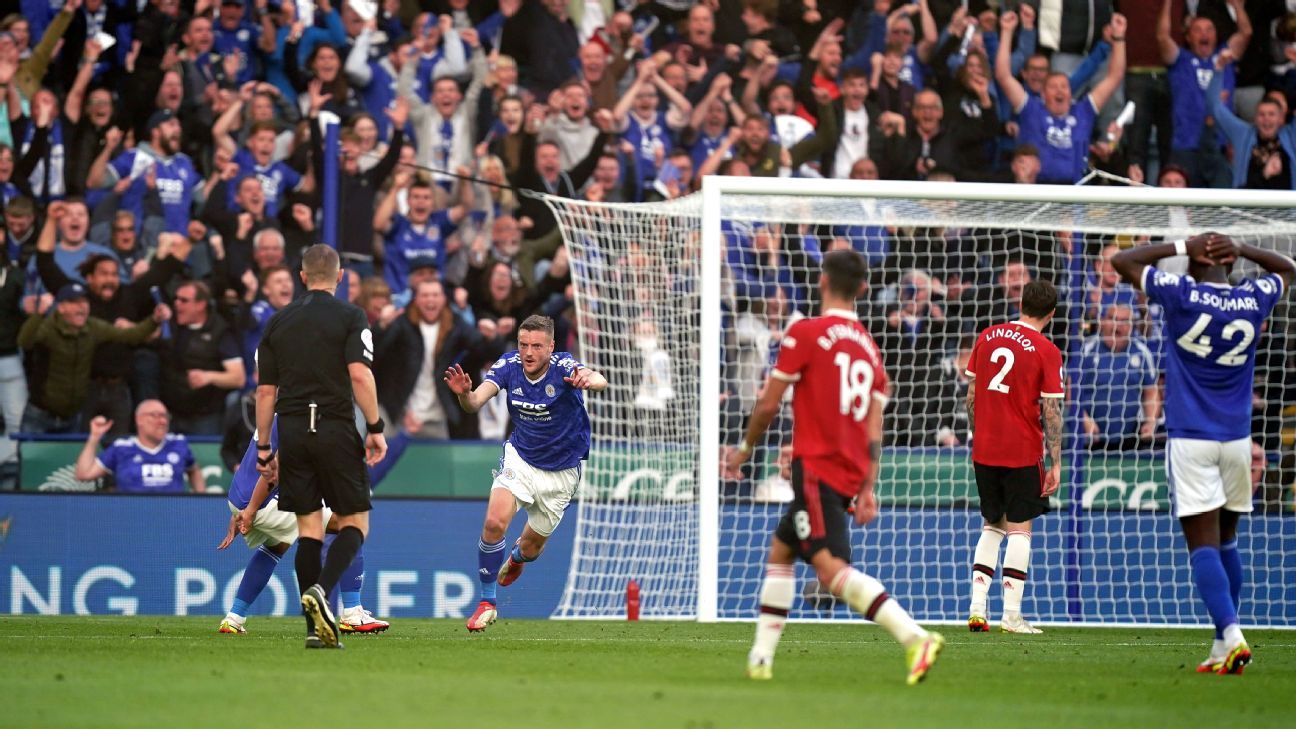 Leicester beat Man United in late thriller