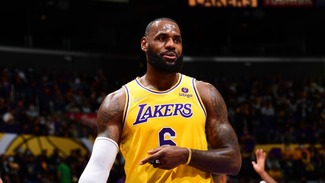 Los Angeles Lakers' LeBron James has '50-50' chance to return Friday vs. Celtics