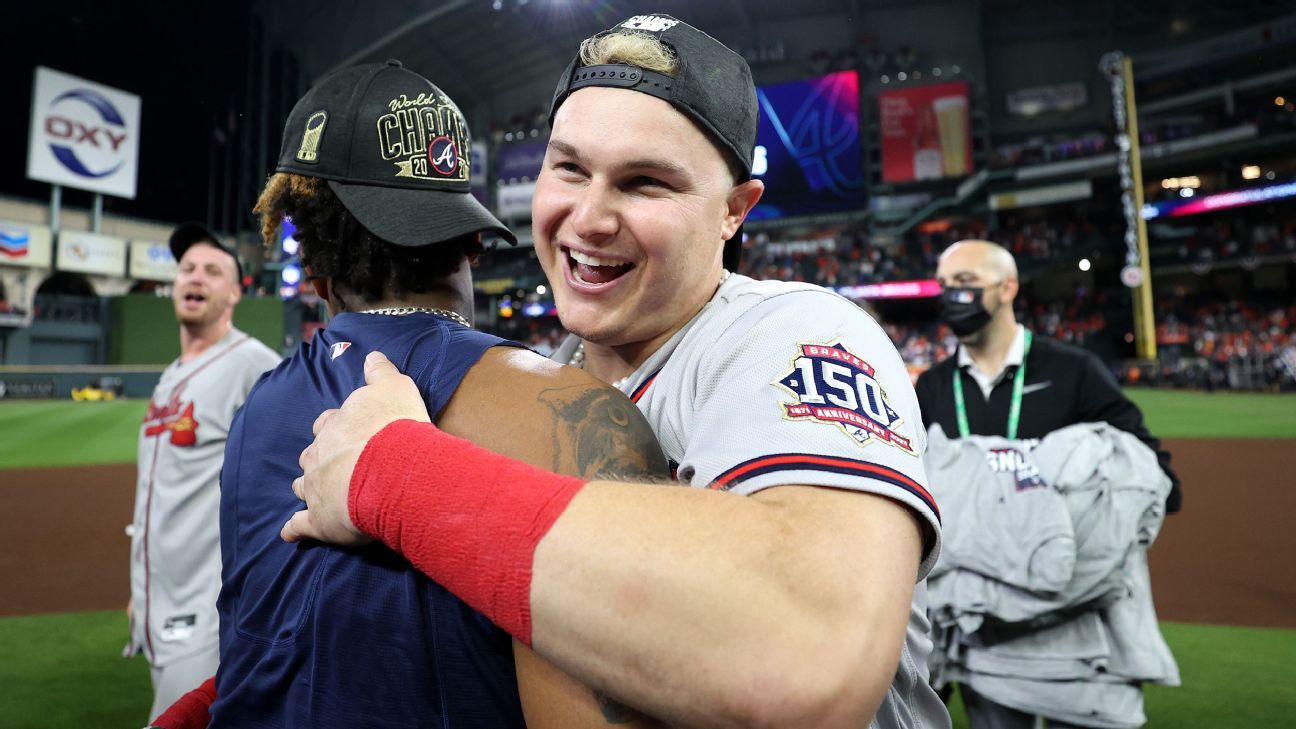 Joc Pederson busts out new pearls for Giants in Atlanta, receives World  Series ring