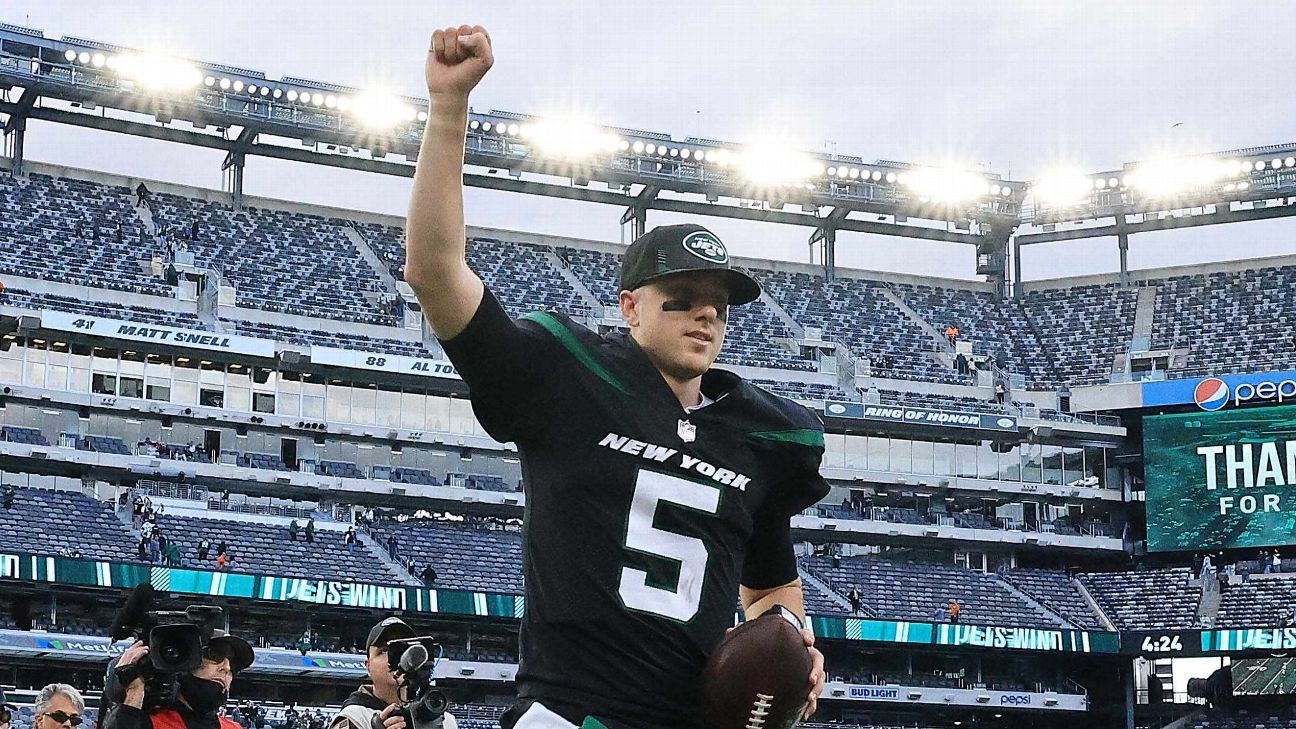 New York Jets uniforms: What is Mike White wearing tonight?