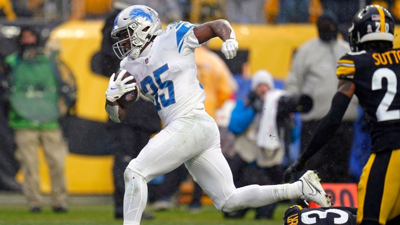 Detroit Lions running back Godwin Igwebuike (35) runs a route