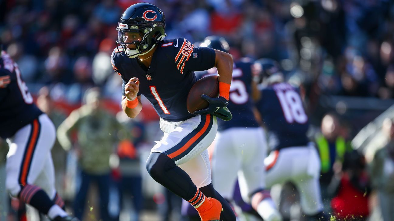 Fields puts on show in return from injury, Bears lose again