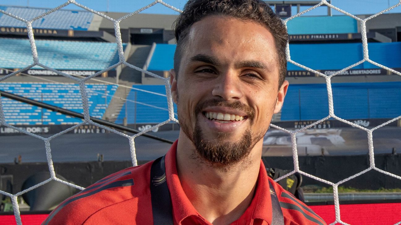 Time árabe bate o pé e fará nova proposta milionária por nome importante do elenco, diz jornalista