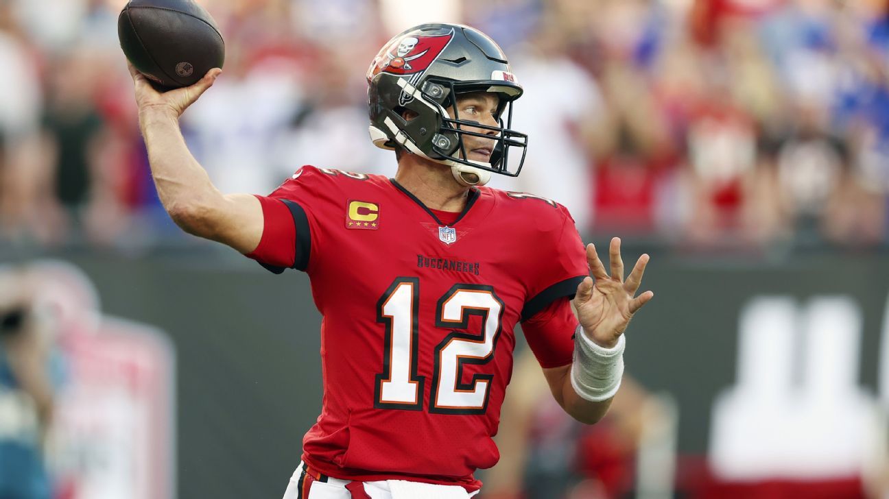 Bucs fall to Falcons, Brady breaks completion record