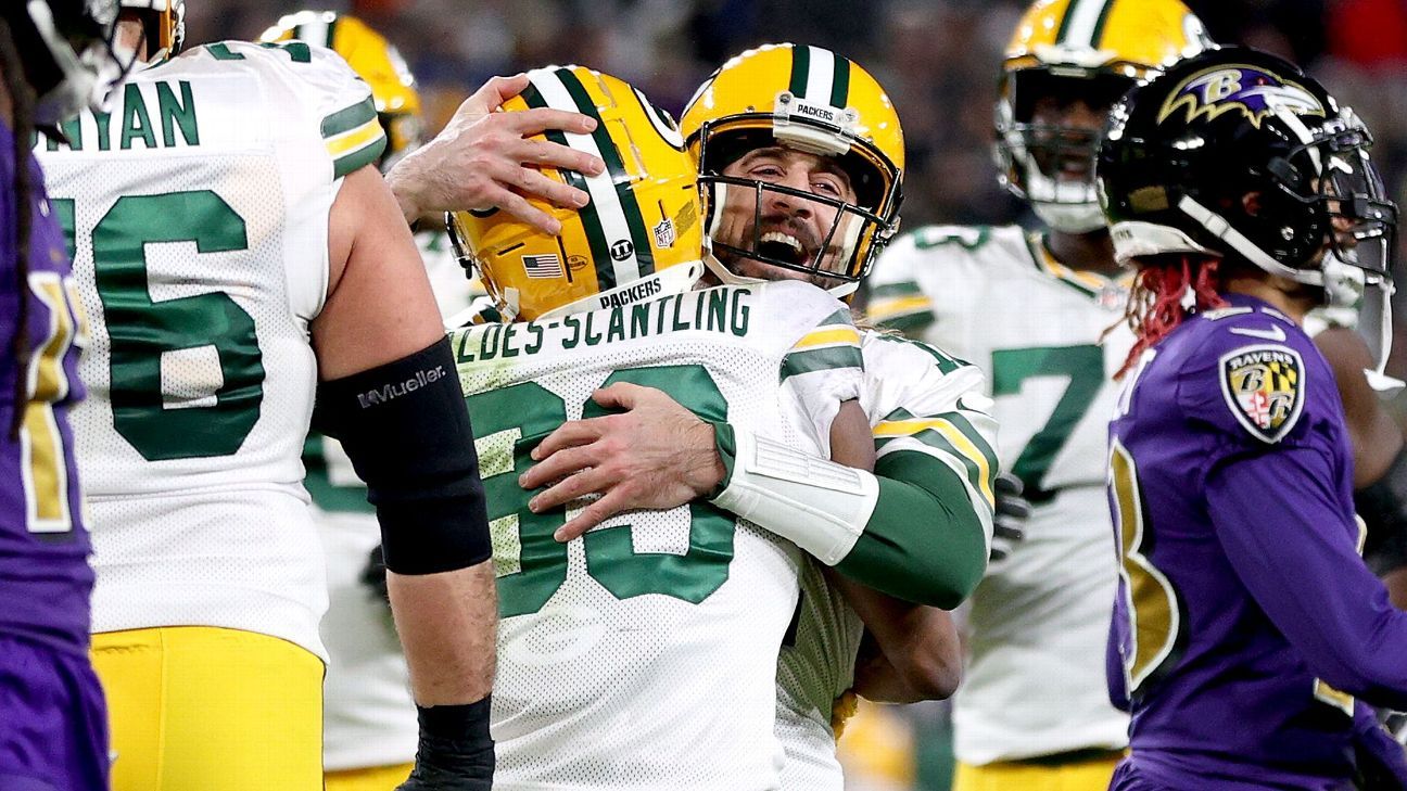 Green Bay Packers clinch third straight division title as Aaron Rodgers ties Bre..