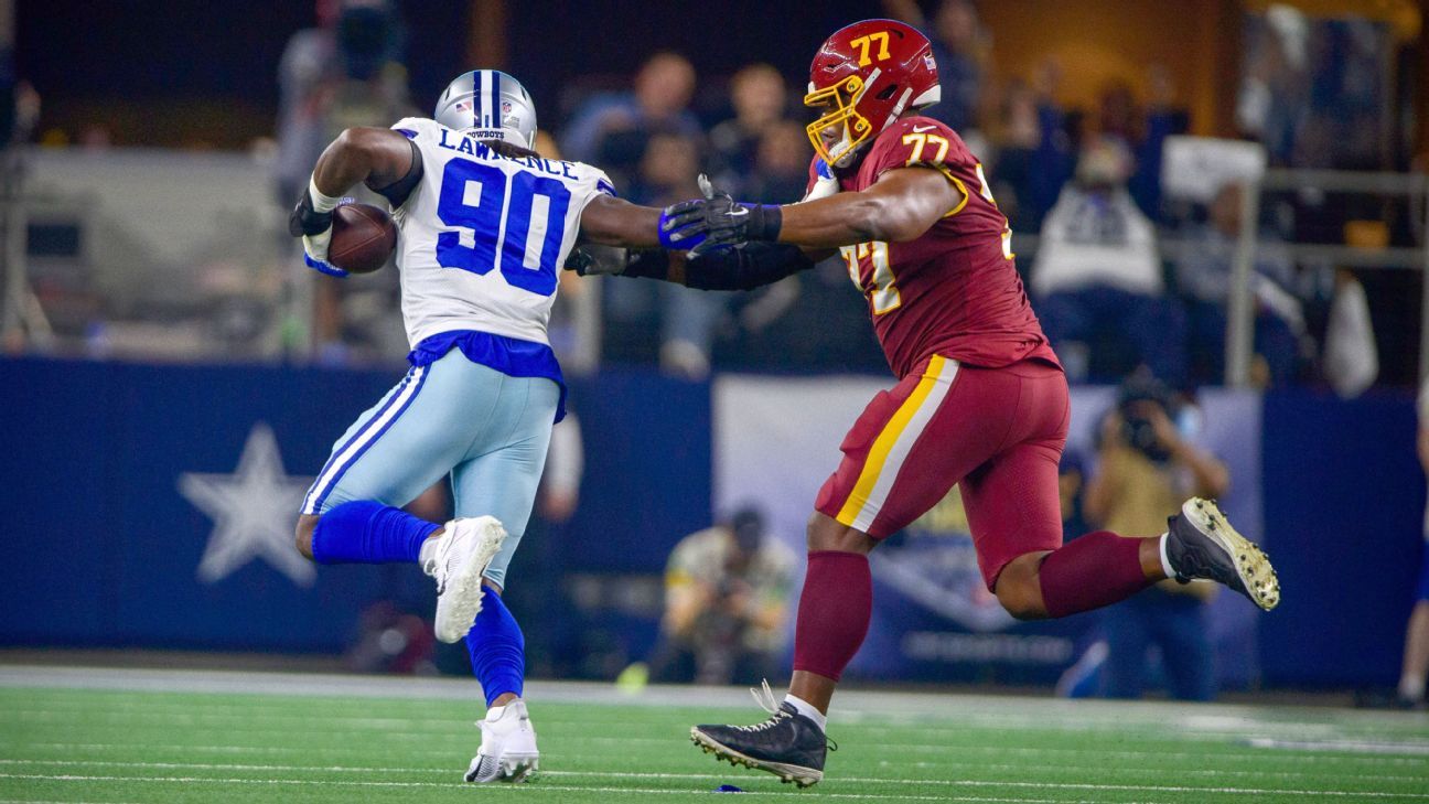 Photos: Tip toeing! Cowboys DE Demarcus Lawrence stays in bounds while  returning an interception for a touchdown