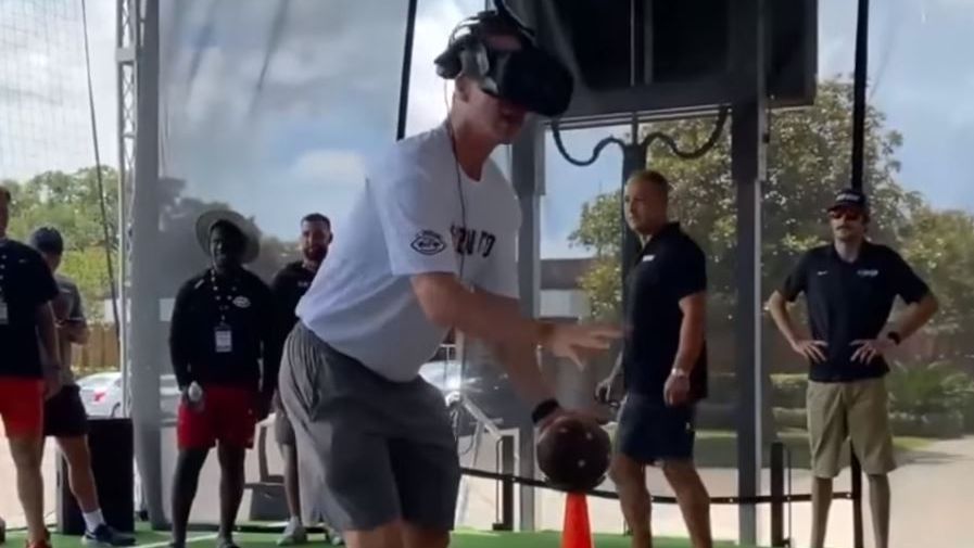 Peyton Manning throws dimes in virtual reality QB simulator
