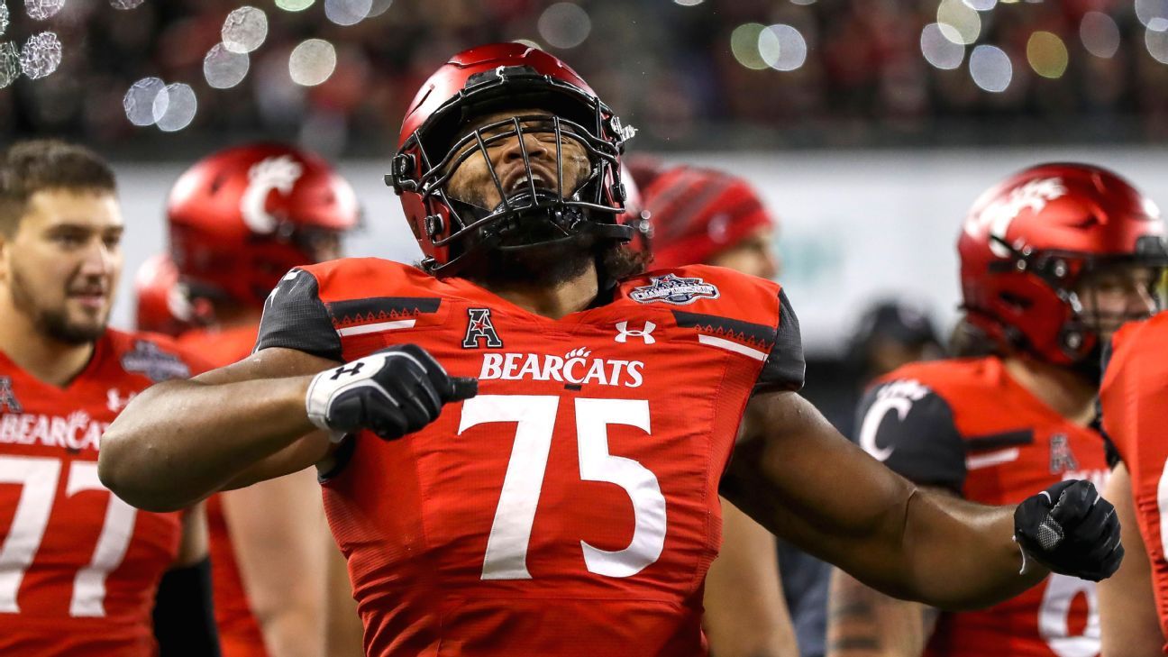 College Football Playoff -- Cincinnati playing for underdogs who never got chanc..