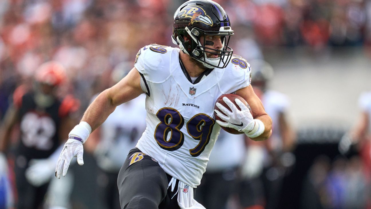 Baltimore Ravens tight end Mark Andrews (89) reacts to a first down against  the Tennessee Titan …