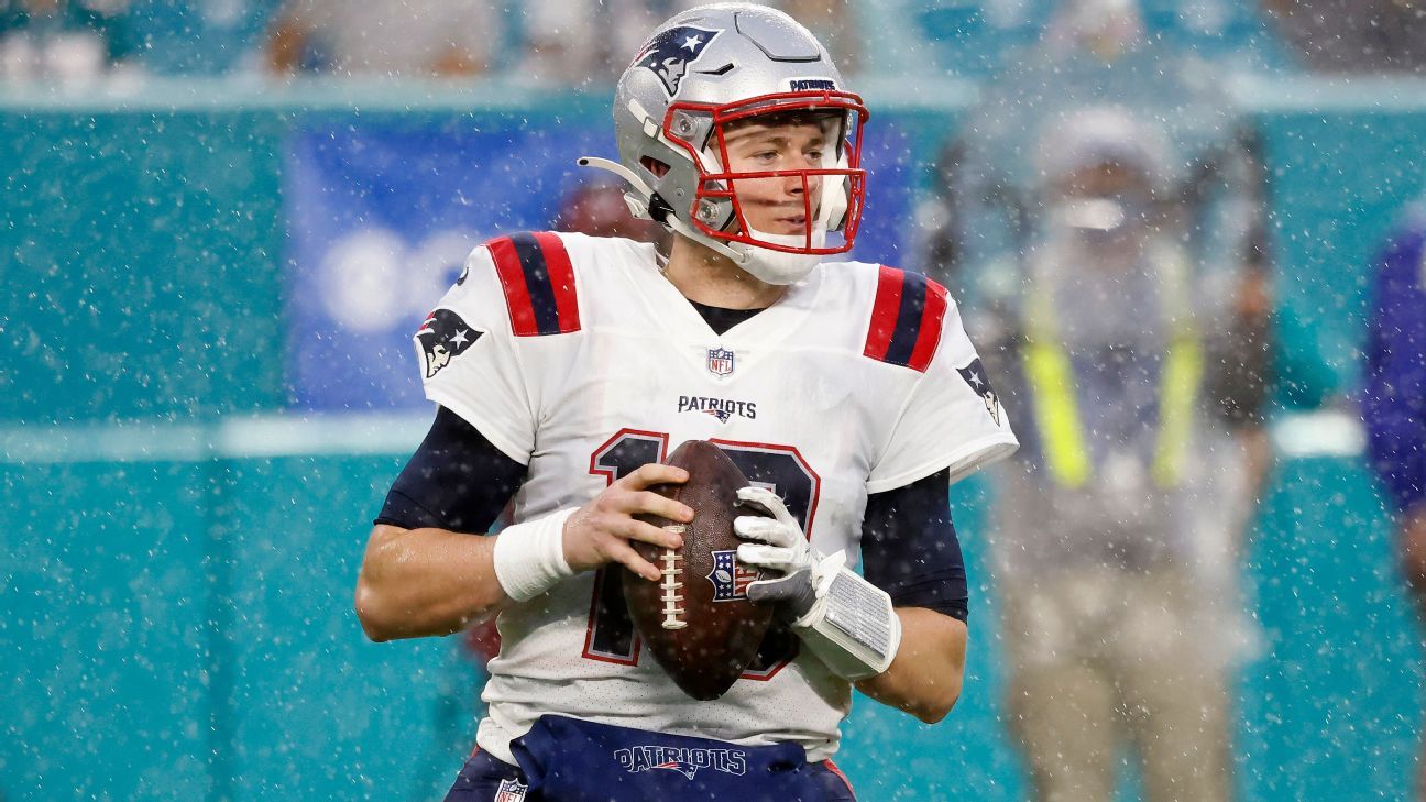 Rookie QB Mac Jones, New England Patriots enter playoffs on sour note
