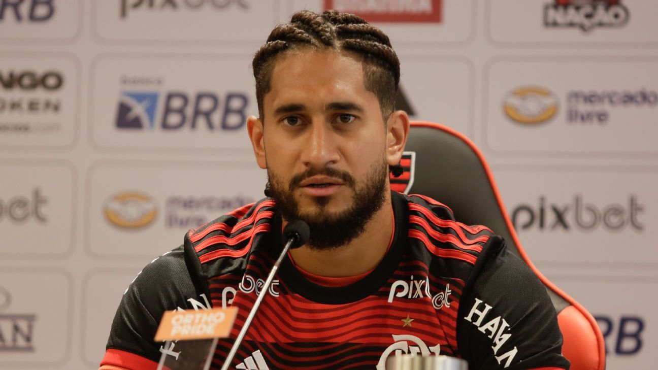 DE SAÍDA? Zagueiro campeão da liberta com o mengão de saída!